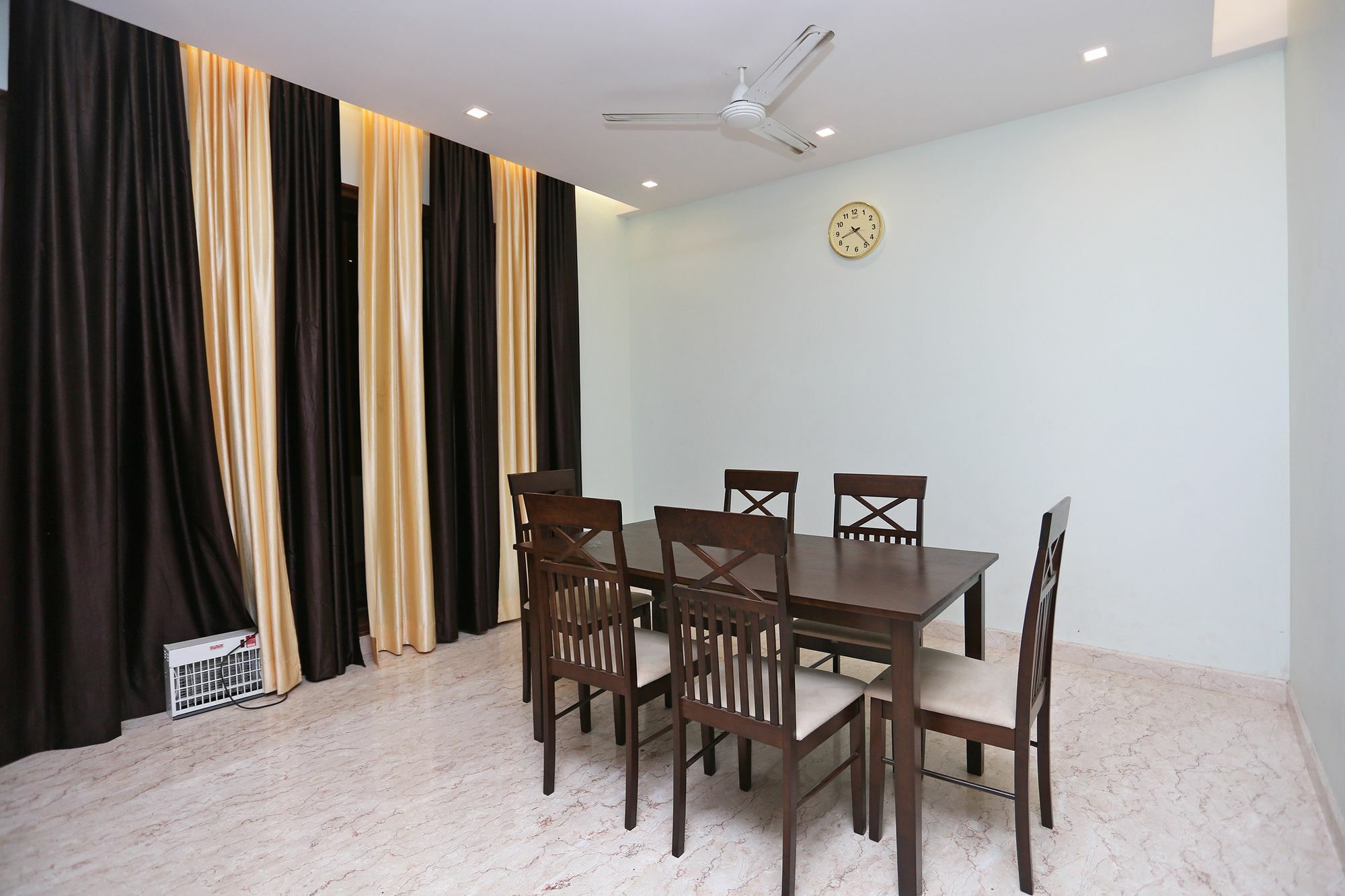 Oyo 9664 Sector 48 Hotel Gurgaon Exterior photo