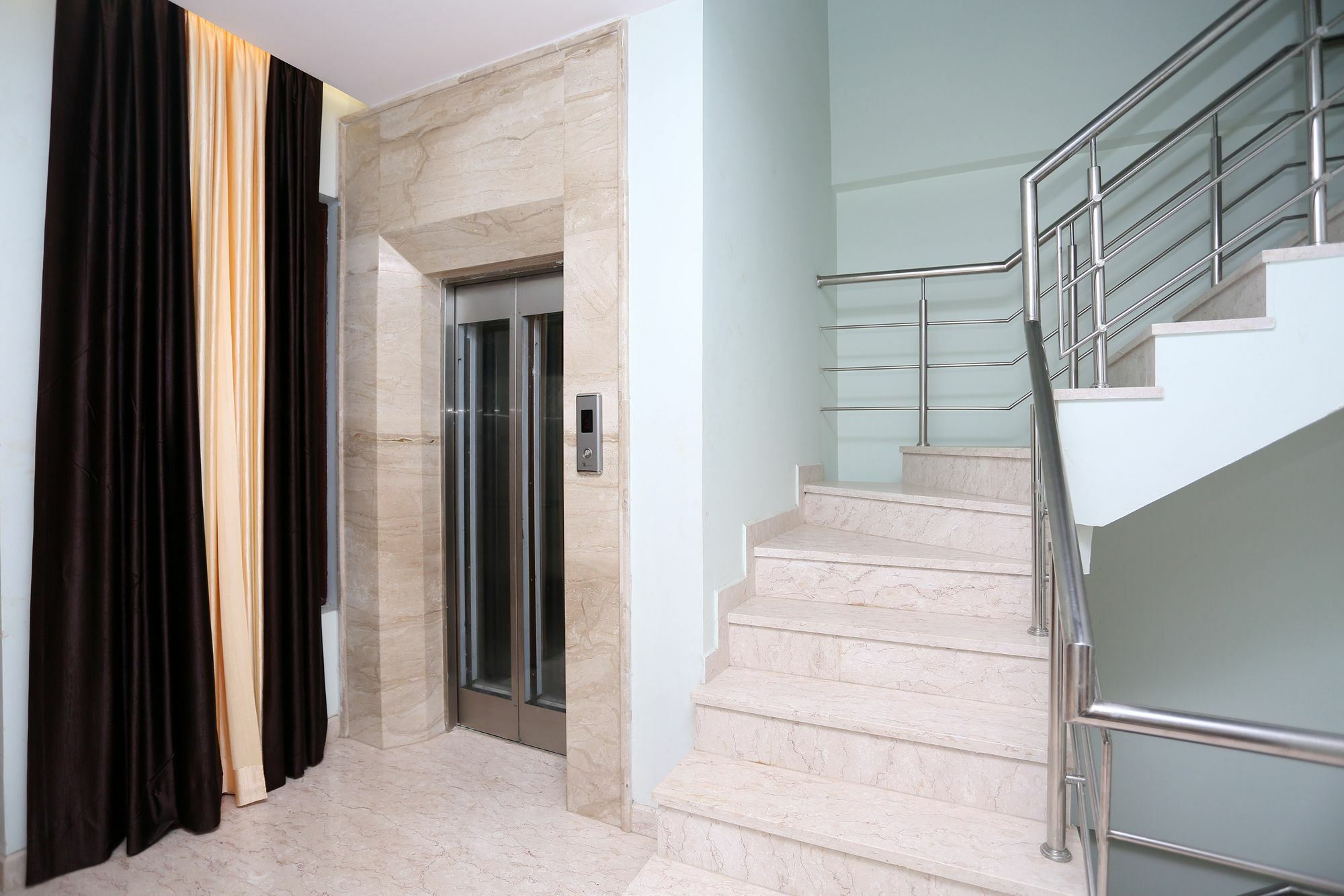 Oyo 9664 Sector 48 Hotel Gurgaon Exterior photo